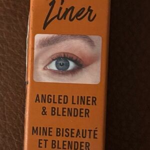 NYX Angled Liner & Blender - Vibrant Orange